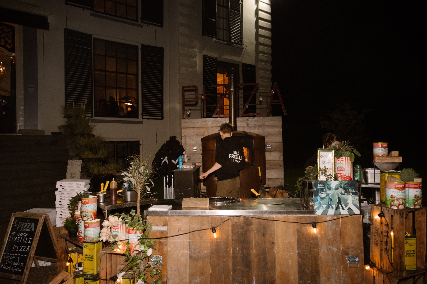 Fratelli e Pizza verzorgt Italiaanse catering met een mobiele houtoven